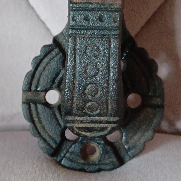 Vintage Eastlake Style Aged Gothic Black Cast Iron Door Knocker - Picture 3 of 8